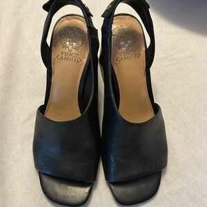 VINCE CAMUTO BLACK  STRAPPY BLOCK HEEL